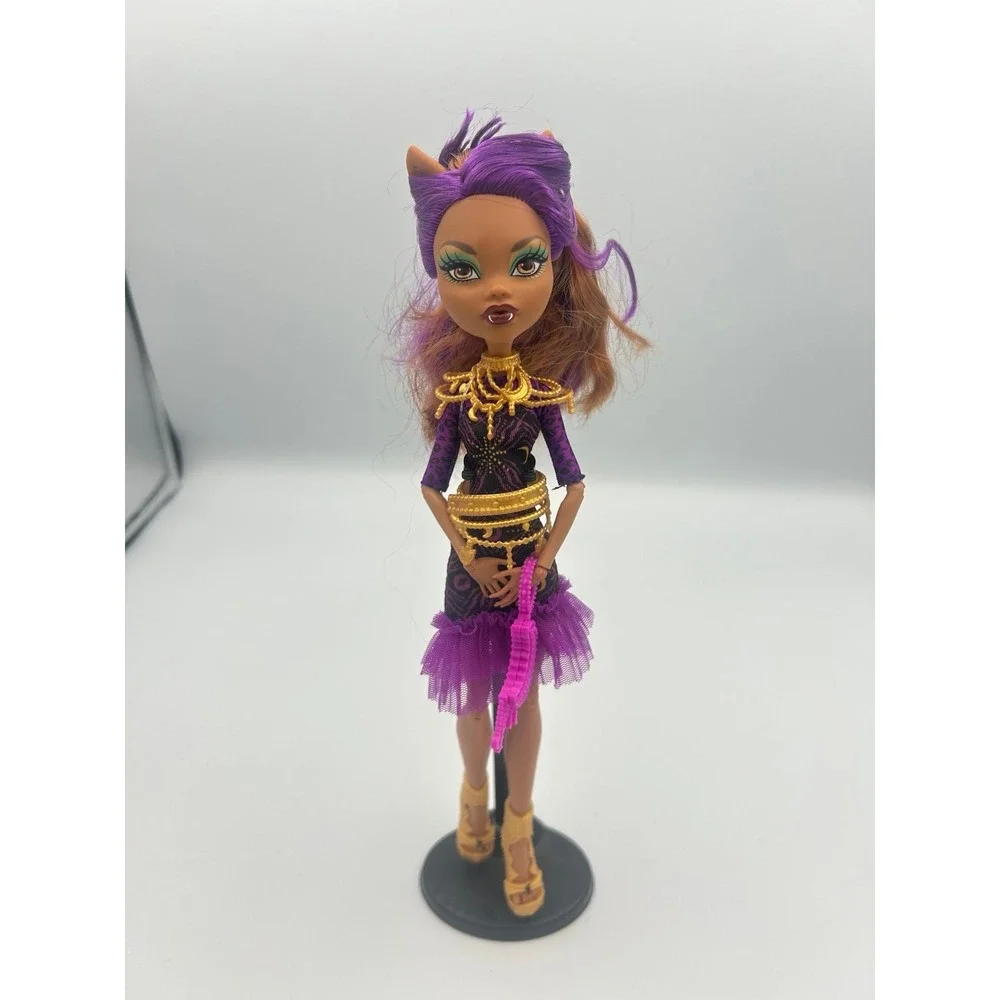 Monster High Fights,Camera, Action Black Carpet Clawdeen fashion doll